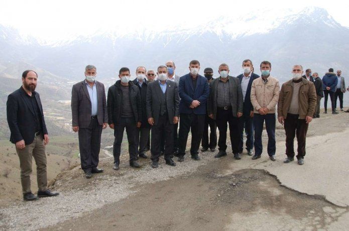 HÜDA PAR Batman il Başkanı Şahin minibüs kazasının yaşandığı alana gitti