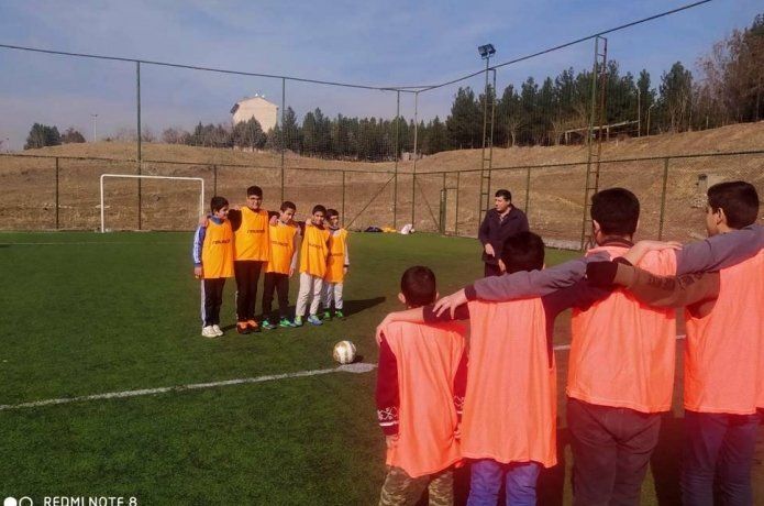 Suriyeli çocuklarla futbol maçı