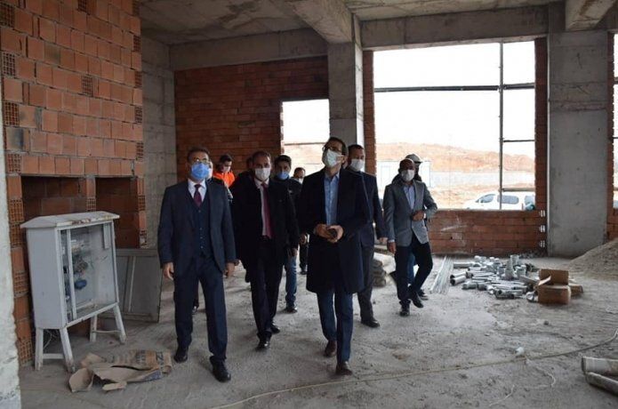 Yapımı devam eden öğretmen evi inşaatında inceleme
