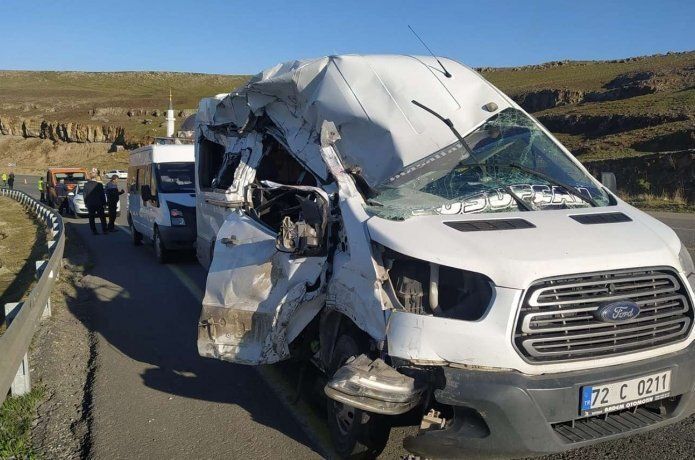 İki ayrı trafik kazasında iki kişi yaralandı