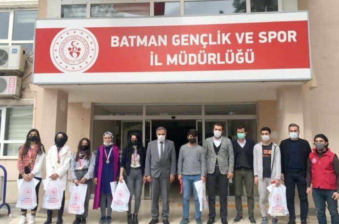 Resim Yarışmasında dereceye girenlere ödül