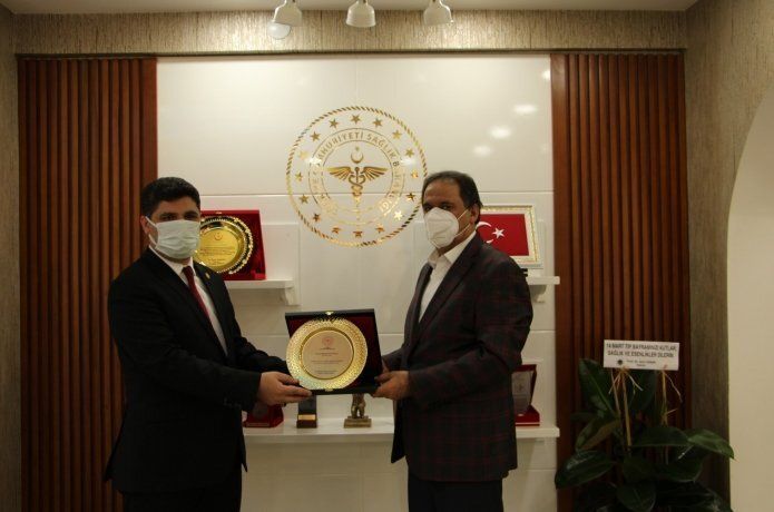 İl sağlık Müdürlüğünden Real Konak Hotel’e anlamlı plaket