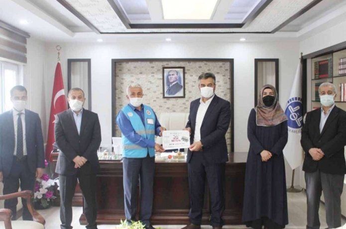İdlibliler için 20 briket ev bağışında bulundular