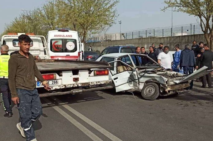 Batman’da iki otomobil çarpıştı