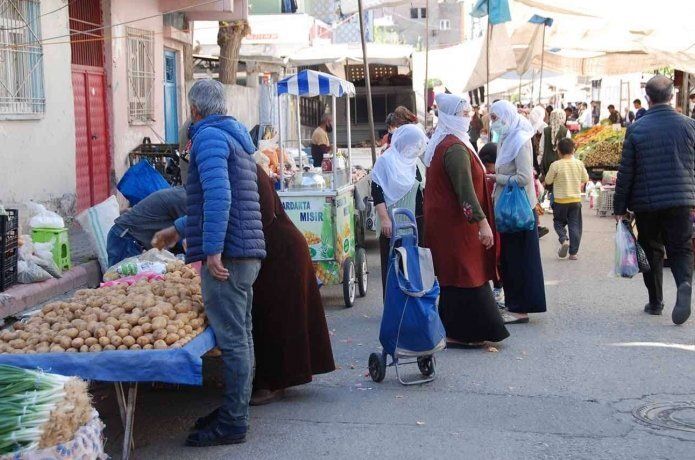 Esnaf semt pazarlarında artan hırsızlık olaylarının önüne geçilmesini istiyor