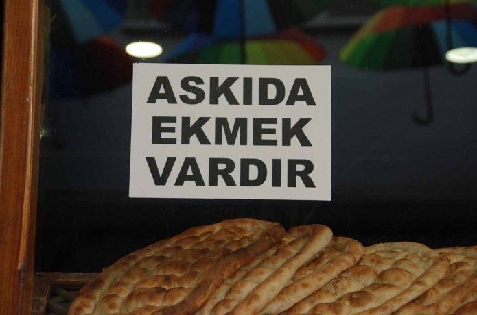 Yıllardır ‘Askıda ekmek’ geleneğini sürdürüyor