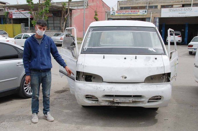 Çaldıkları minibüsü söküp hurda olarak bıraktılar