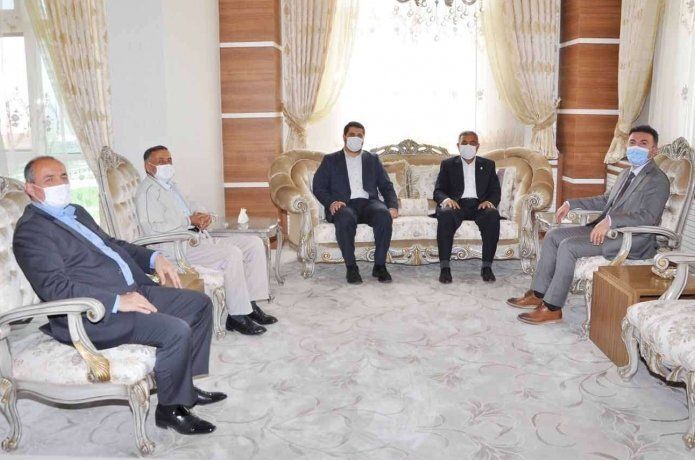 HÜDA PAR Batman İl Başkanı Şahin’den Rektör Demir’e ‘hayırlı olsun’ ziyareti