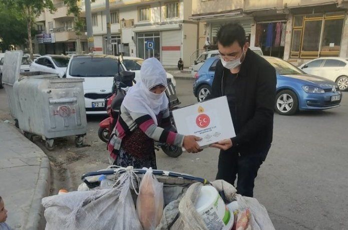 MHP 1500 yardım kolisi dağıttı