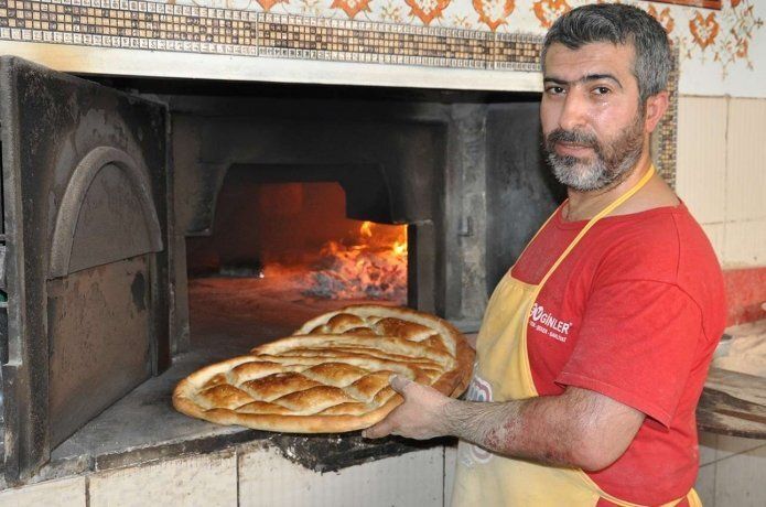 300 derece fırın sıcaklığının önünde oruç tutuyorlar
