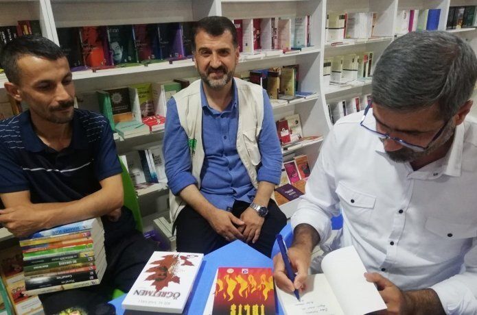 Yazar Yararlı okuyucularıyla buluştu