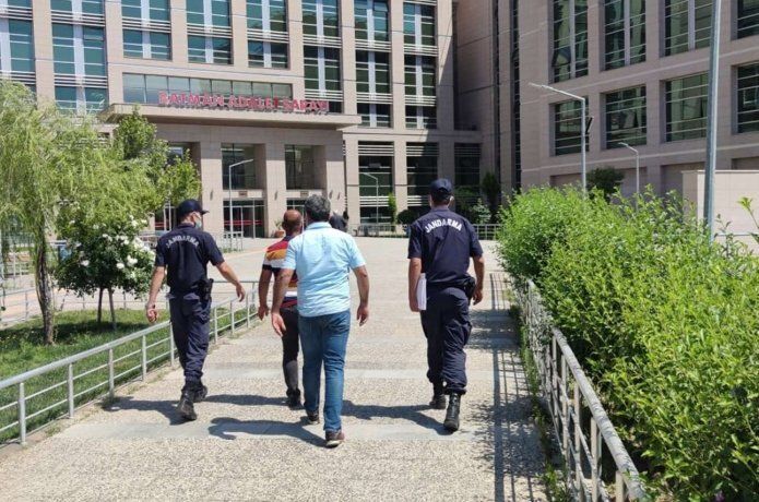 Baz istasyonu hırsızları tutuklandı