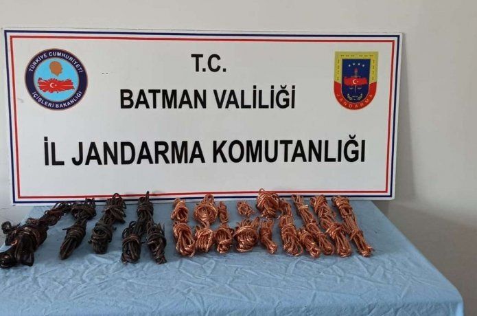 Kablo hırsızlığı yaptıkları iddiasıyla 3 şahıs tutuklandı