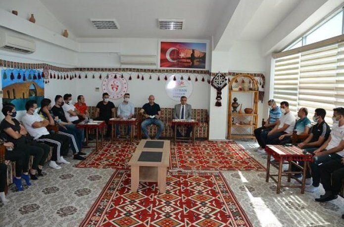 Özperk, antrenörlerle biraraya geldi