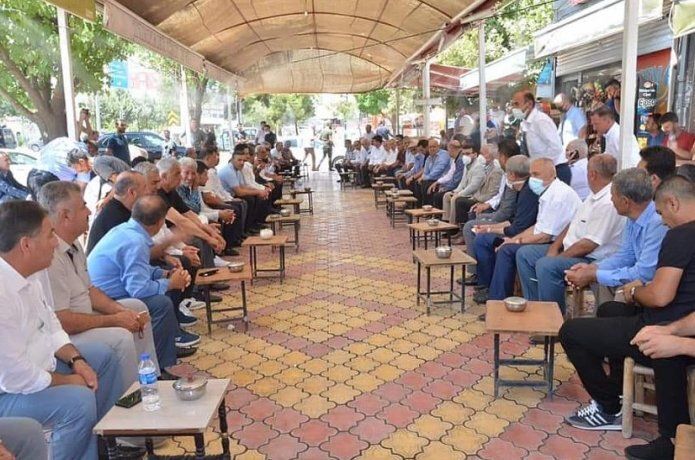Özdemir ve Gür vatandaşlarla bayramlaştı