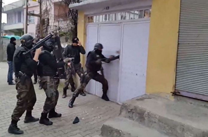 PKK/KCK propagandası yaptıkları iddiasıyla 8 şüpheli gözaltına alındı
