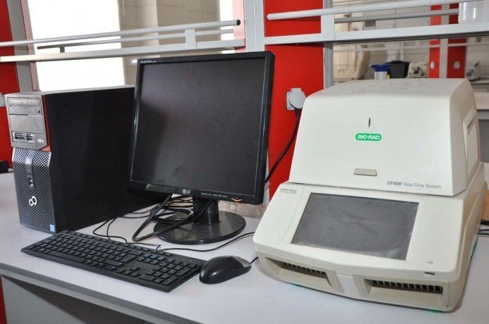 Batman Üniversitesinden Sağlık İl Müdürlüğüne PCR test cihazı