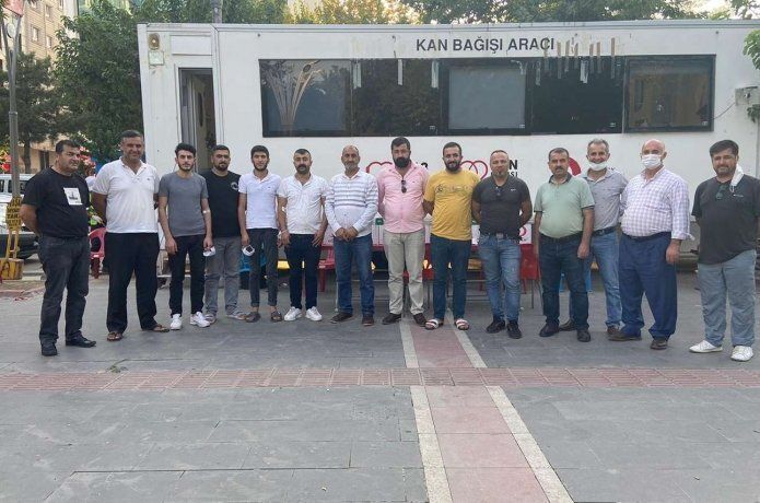 Kan stoklarının azaldığını duyan kasaplardan Kızılay'a kan bağışı