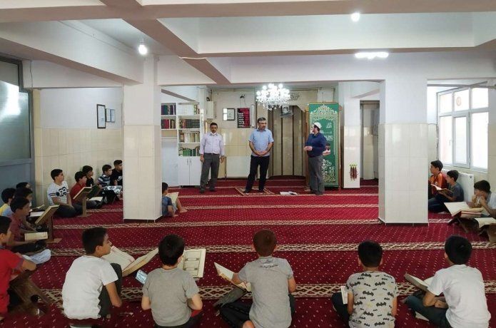 Batman İl Müftüsü Erhan Yaz Kur’an Kursu öğrencileriyle bir araya geldi