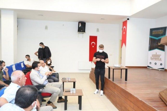 Aşı olan gençler için kura çekildi