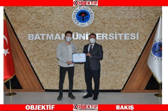 Rektör Demir’den üniversite öğrencisine teşekkür belgesi