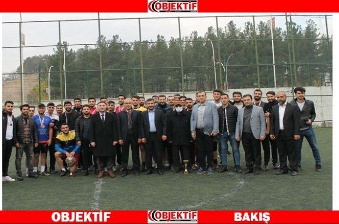 Futbol turnuvasında kupa heyecanı