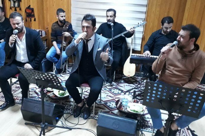 Gazeteciler dengbejler konağında ağırlandı