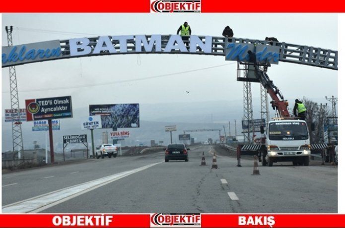 Batman girişine takı