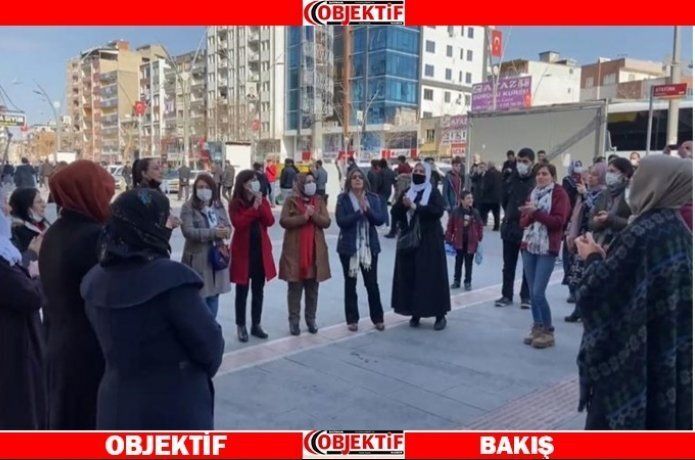 Kürtçe şarkılar söylediler