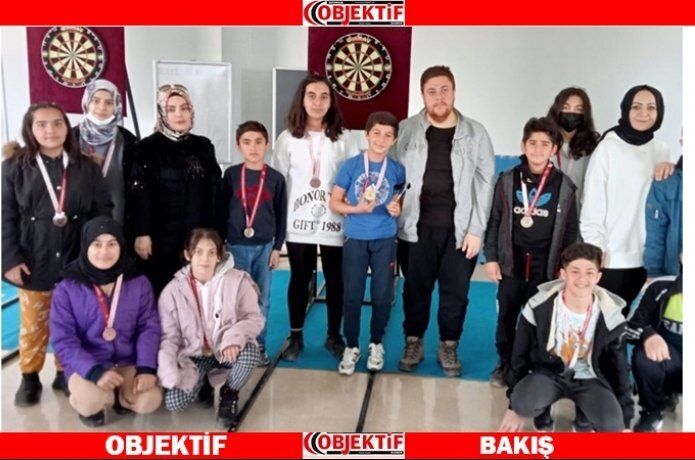 70 sporcuyla dart turnuvası
