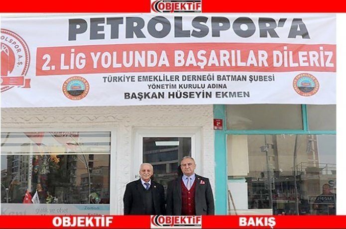 Emeklilerden Petrospor'a destek pankartı