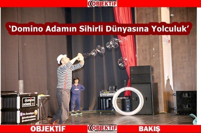 Çocuklar sihirbazlık gösterisini ilgiyle izledi