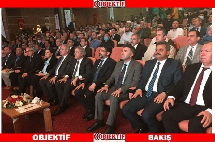 Rektör Demir, Doğu’nun üç yıldızı panelindeydi