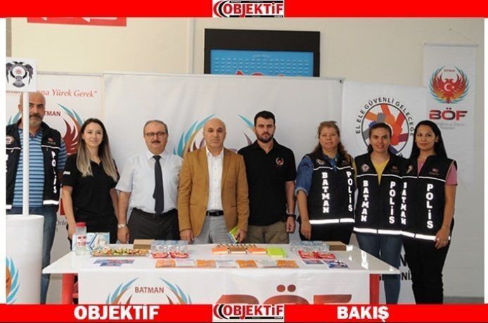 Emniyet, kampüste stant açtı