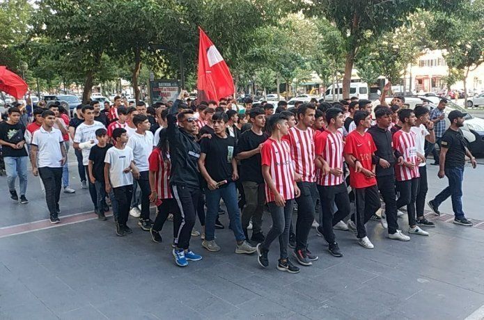 Batman Petrolspor'a taraftardan moral ve destek yürüyüşü