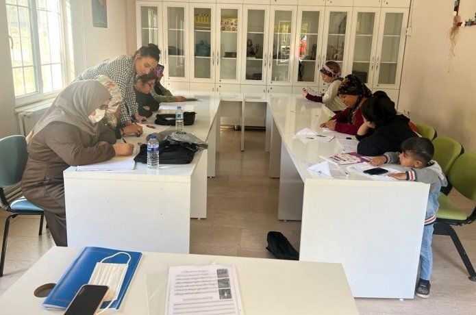 Kadınlar okuma yazmayı bil-MEK’le öğreniyor
