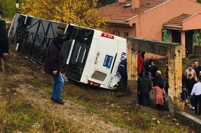 Diyarbakır'da yolcu otobüs devrildi
