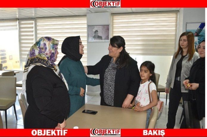 Depremzedelerle bayramlaştılar