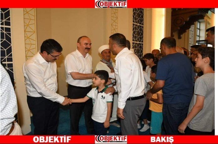 Vali Canalp ve Milletvekili Nasıroğlu cemaatle bayramlaştı