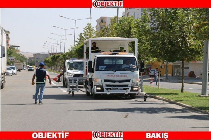 Yol çizgileri yenileniyor