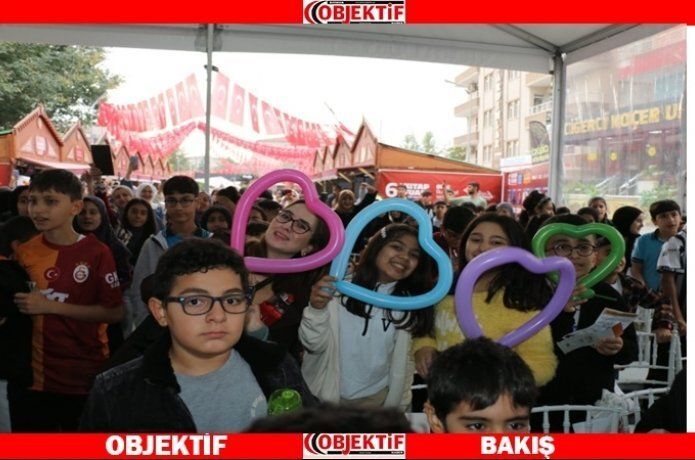 Çocukların kitap aşkı, yağmur dinlemedi