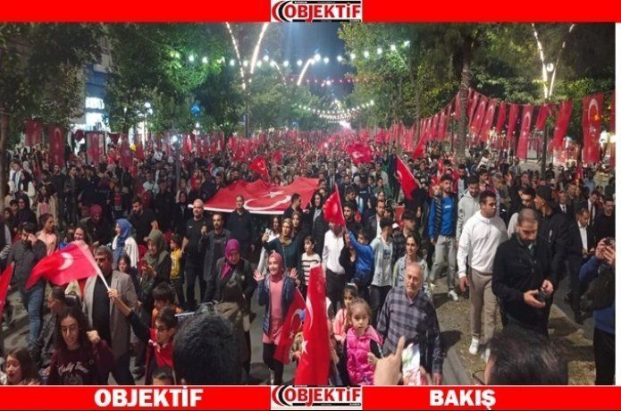 Cumhuriyet'in 100. Yıl kutlamasında fener alayına yoğun ilgi