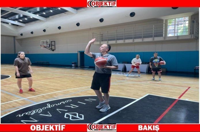 Gençler, basketbolda şut atma tekniği öğrenecek