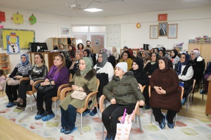 Anne ile çocuk arasında duygusal bağın önemine dikkat çekildi