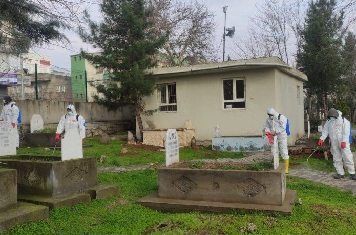 Mezarlıklarda hummalı çalışma