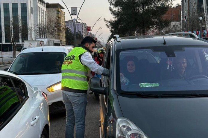 AK partili gençlerden 'iftara 5 kala' etkinliği