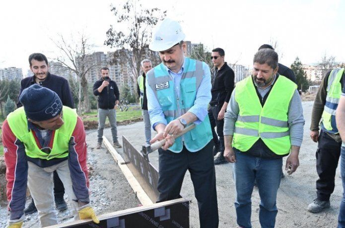 Yaşar Kemal kent ormanında ilk çivi çakıldı