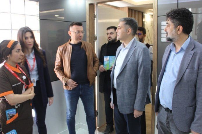 Ceylan'dan sağlık çalışanları ve hastalara ziyaret