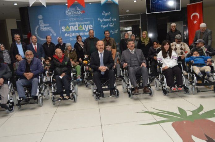 33 Engelliye tekerlekli sandalye