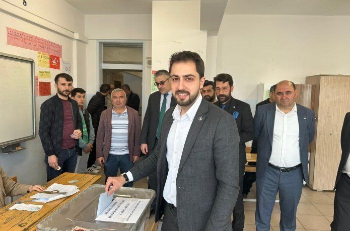 Yeniden refah adayı zaman oy kullandı
